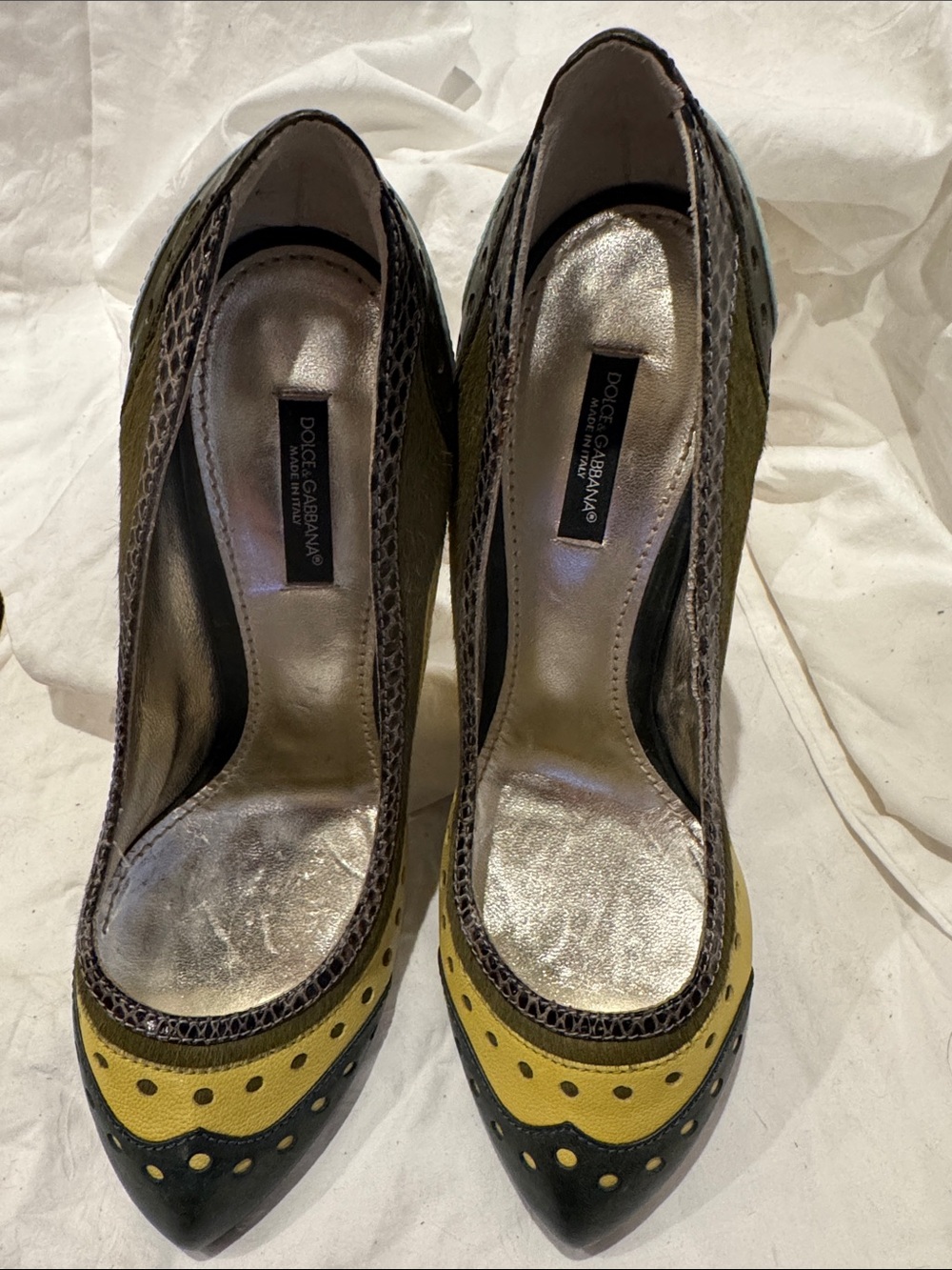Dolce & Gabbana Yellow and Black Pointed Toe Pumps with Perforated Detail S 38